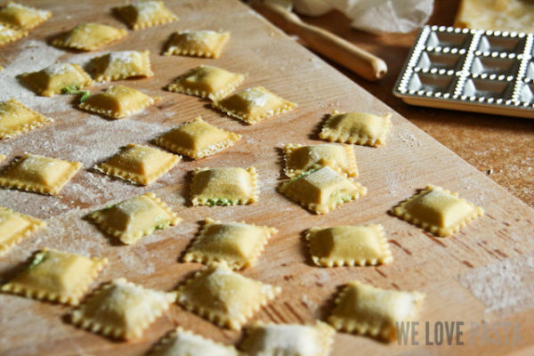 Rucola-Ricotta-Ravioli mit Ofentomaten